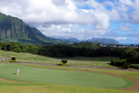 Ko'olau Golf Club on Oahu - photo by Scott Sjoberg http://www.geolocation.ws/v/P/4445377/koolau-golf-course-pratice-green/en